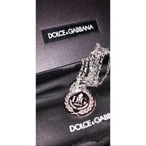 Dolce & gabbana.